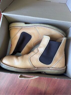 Men's Tan Leather Chukka Boots with Black Elastic Panels